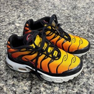 Nike Kids Orange and Black Sneakers